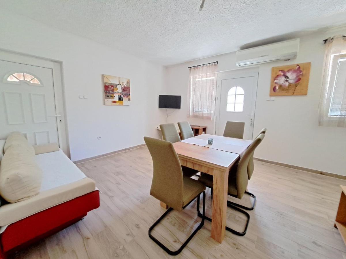 Apartmani Postonjski بريفلاكا المظهر الخارجي الصورة